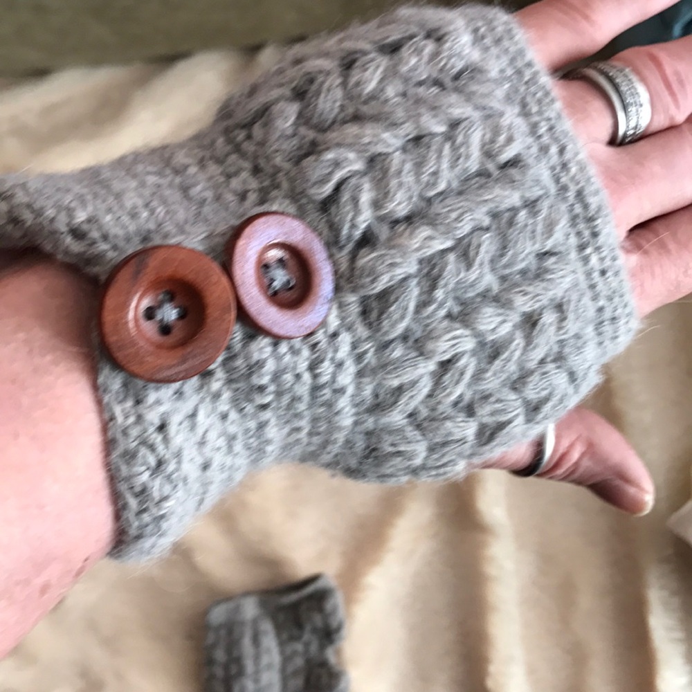 Fingerless gloves